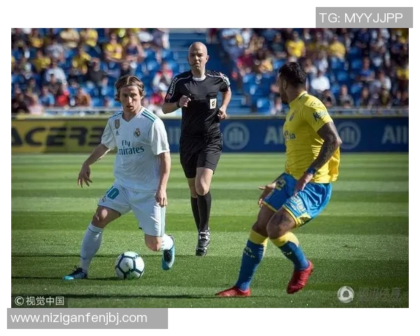 足球明星特奥独特发型解析引领潮流风尚的时尚魅力